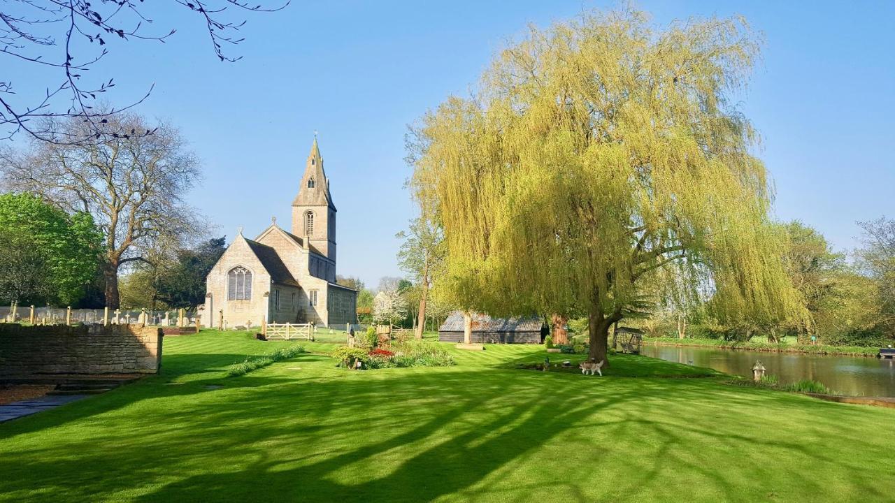 River Nene Cottages Water Newton エクステリア 写真