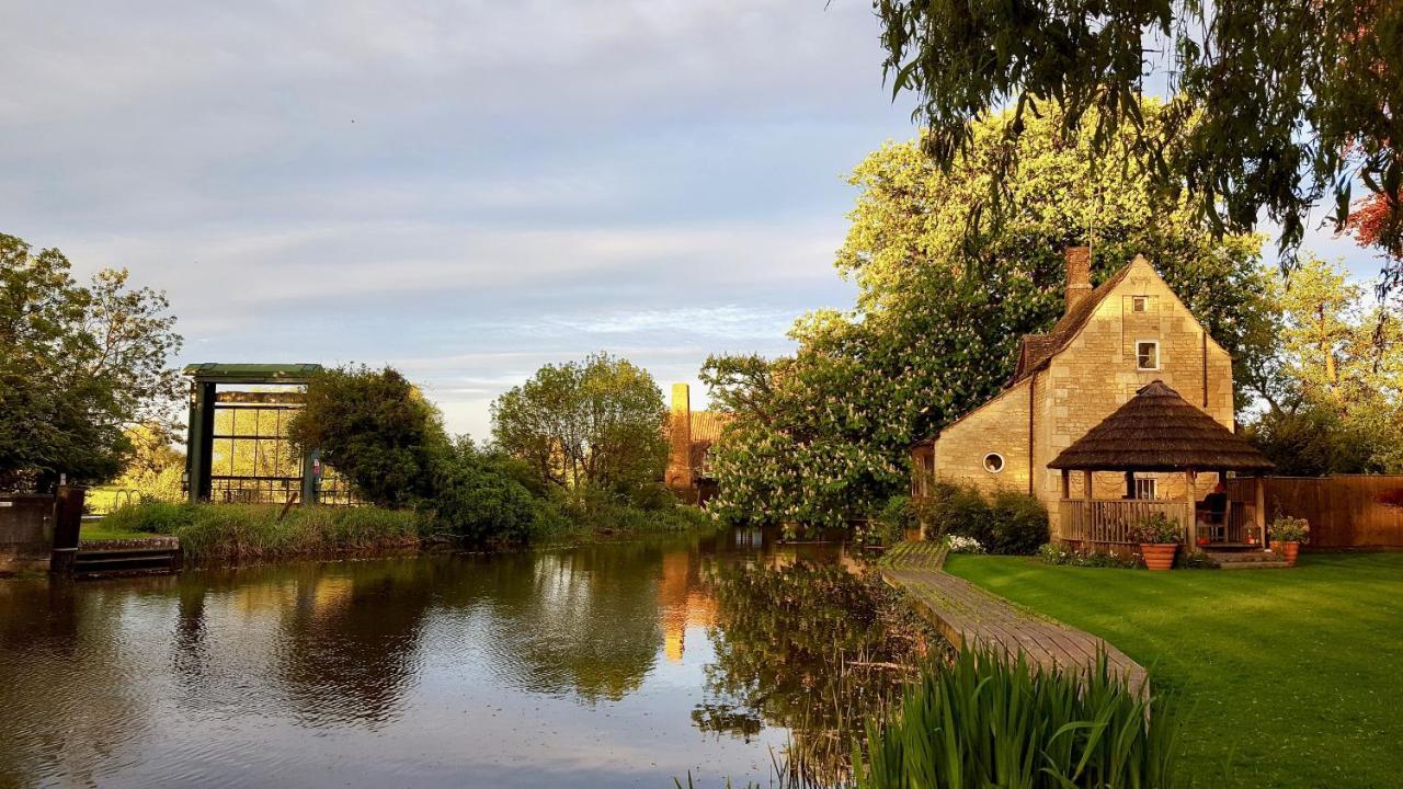 River Nene Cottages Water Newton エクステリア 写真