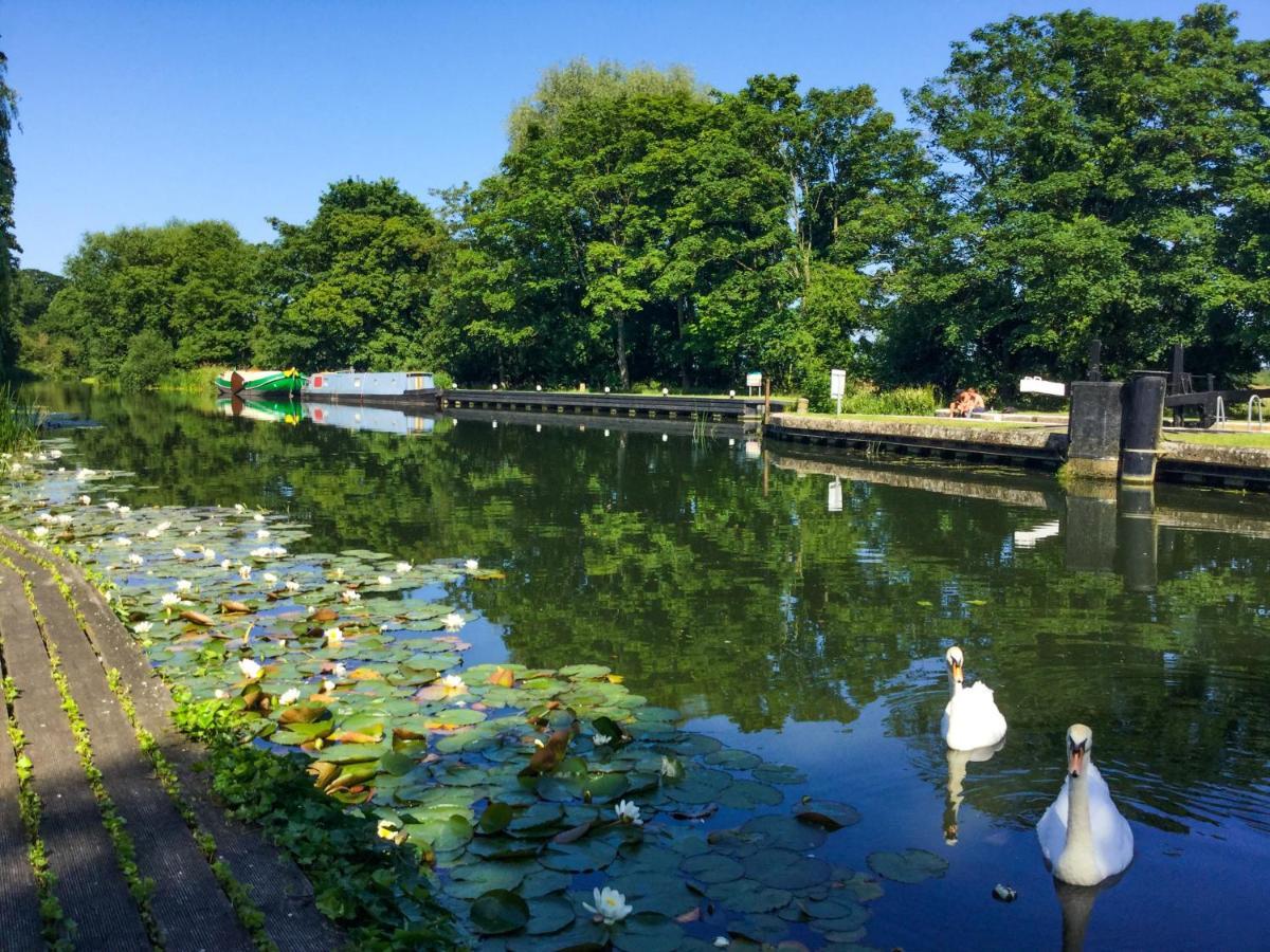 River Nene Cottages Water Newton エクステリア 写真