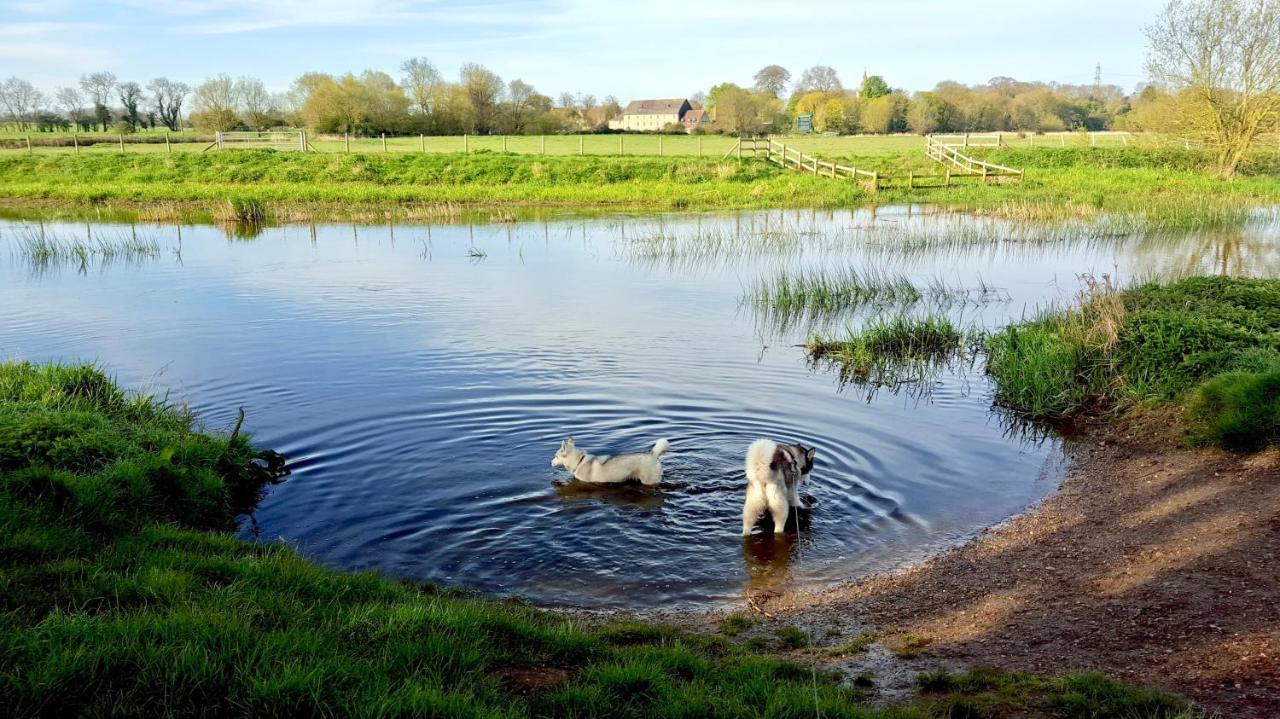 River Nene Cottages Water Newton エクステリア 写真