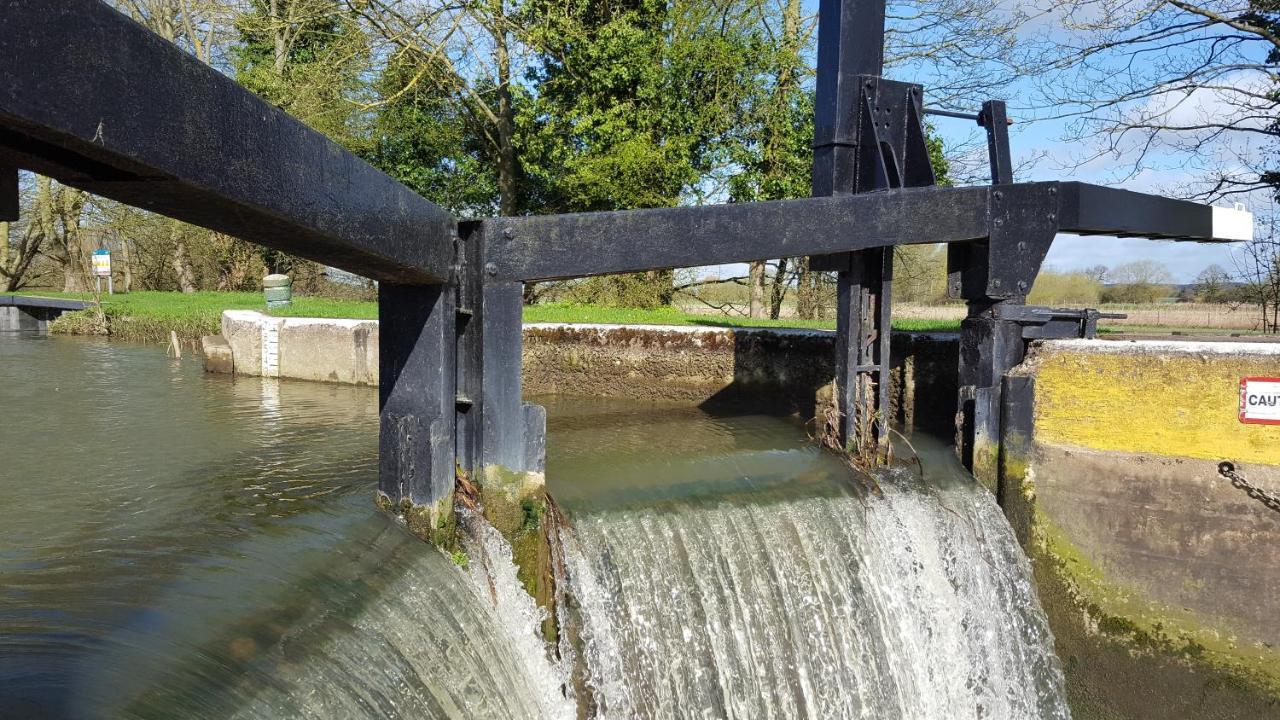 River Nene Cottages Water Newton エクステリア 写真